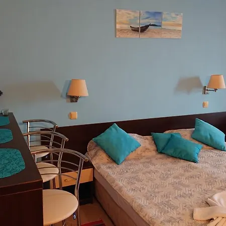 Private In Carina Beach Apartment *